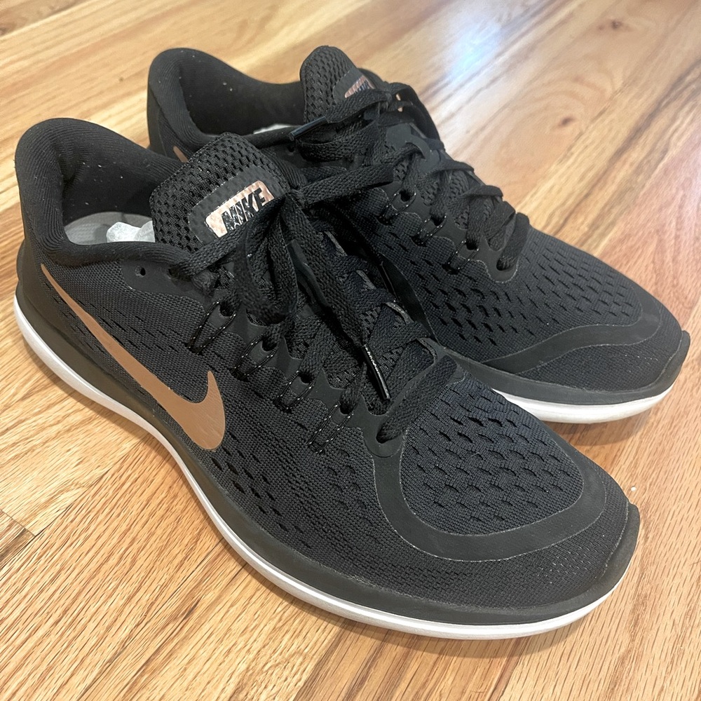Nike free run light weight, 10 women’s